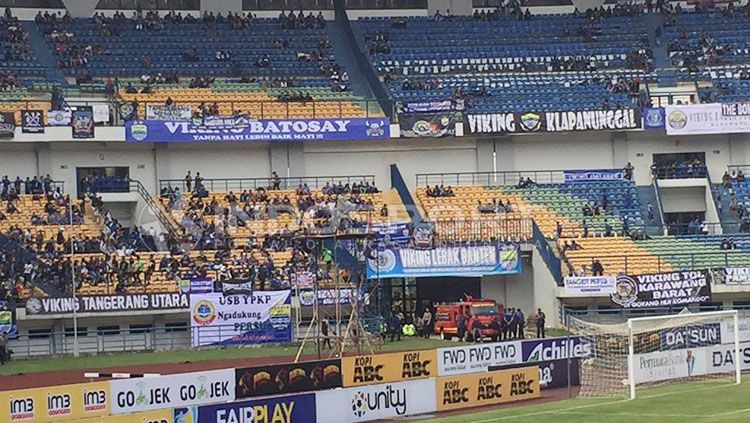 Situasi Stadion GBLA Jelang Kick Off Persib vs Persija. Copyright: © Muhammad Adiyaksa/INDOSPORT