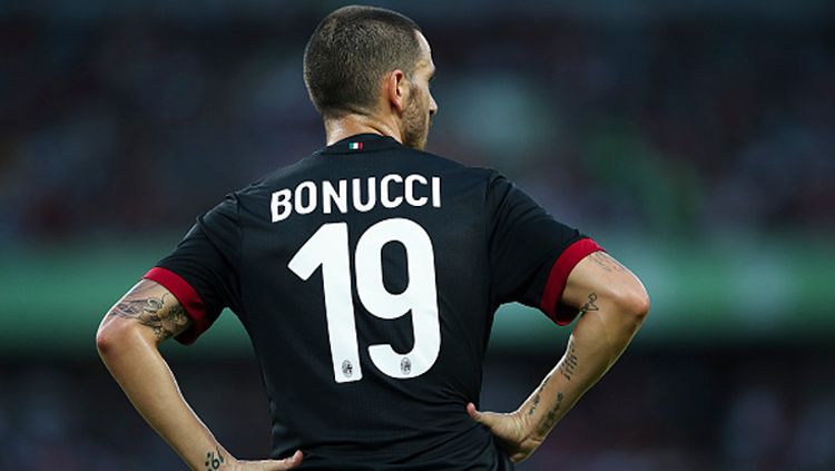 Leonardo Bonucci memakai nomor punggung 19 di AC Milan. Copyright: © Indosport.com
