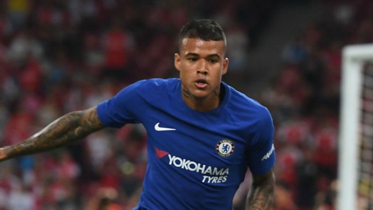 Kenedy kala membela Chelsea di musim 2017-2018. Copyright: © Sky Sports