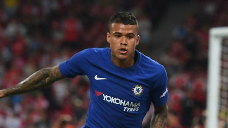 Kenedy bercanda dengan nada rasis saat berada di China. Copyright: © Sky Sports