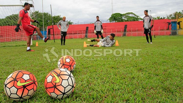 Latihan Semen Padang. Copyright: © Taufik Hidayat/INDOSPORT