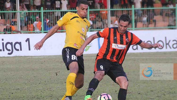 Perseru Serui VS Semen Padang FC. Copyright: © liga-indonesia.id