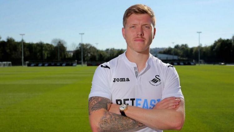 Alfie Mawson, pemain Swansea. Copyright: © heightweights.com