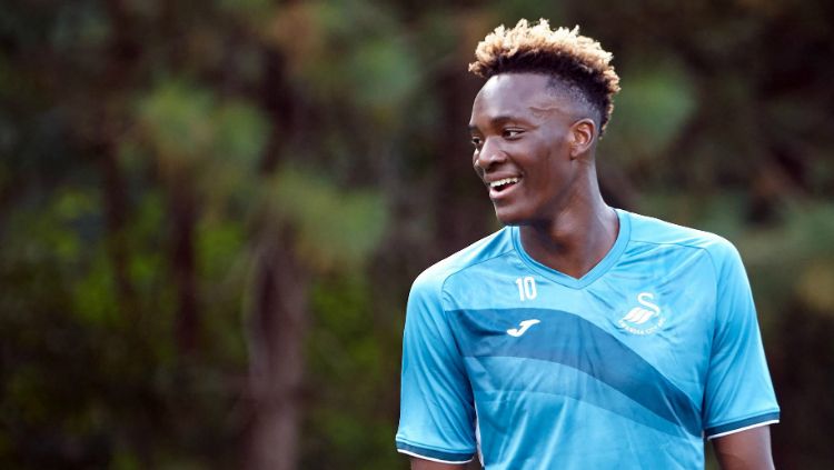 Tammy Abraham saat baru datang ke Swansea. Copyright: © Swansea City