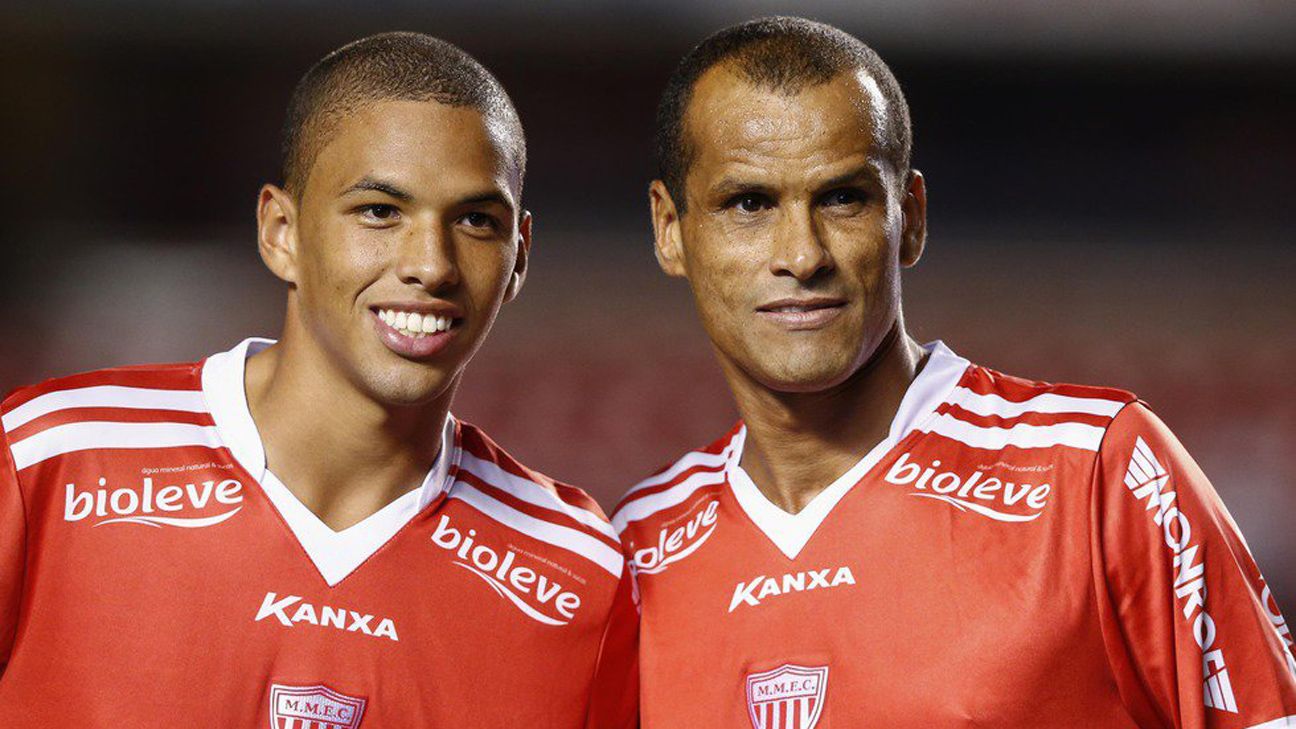 Rivaldo (kanan) dan putranya Rivaldinho. Copyright: © ESPNFC