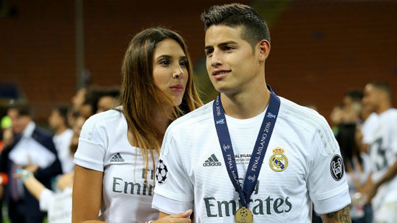 James Rodriguez (kanan) saat masih berseragam Real Madrid bersama dengan Daniela Ospina. Copyright: © INDOSPORT