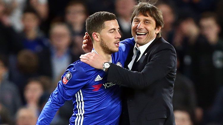 Pemain megabintang dan pelatih Chelsea, Eden Hazard (kiri) dan Antonio Conte. Copyright: © INDOSPORT