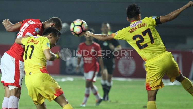 Situasi pertandingan Persija Jakarta vs Bhayangkara FC. Copyright: © Herry Ibrahim/INDOSPORT