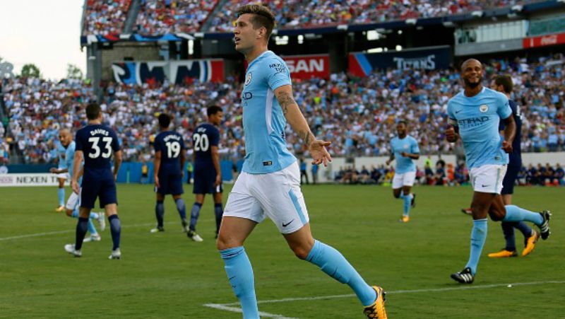 John Stones di bangku cadangan. Copyright: Â© INDOSPORT