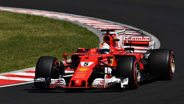 Sebastian Vettel saat berada di lintasan balap. Copyright: © INDOSPORT