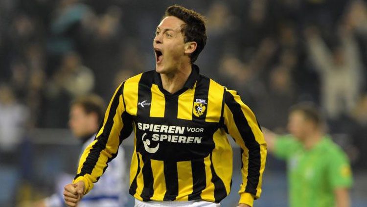 Selebrasi Nemanja Matic saat berseragam Vitesse. Copyright: © Getty Images