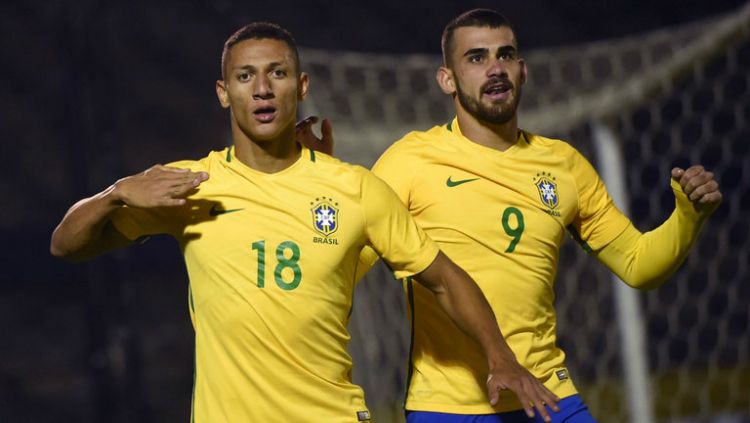 Richarlison (kiri) saat membela Timnas Brasil U-20. Copyright: © Sky Sports