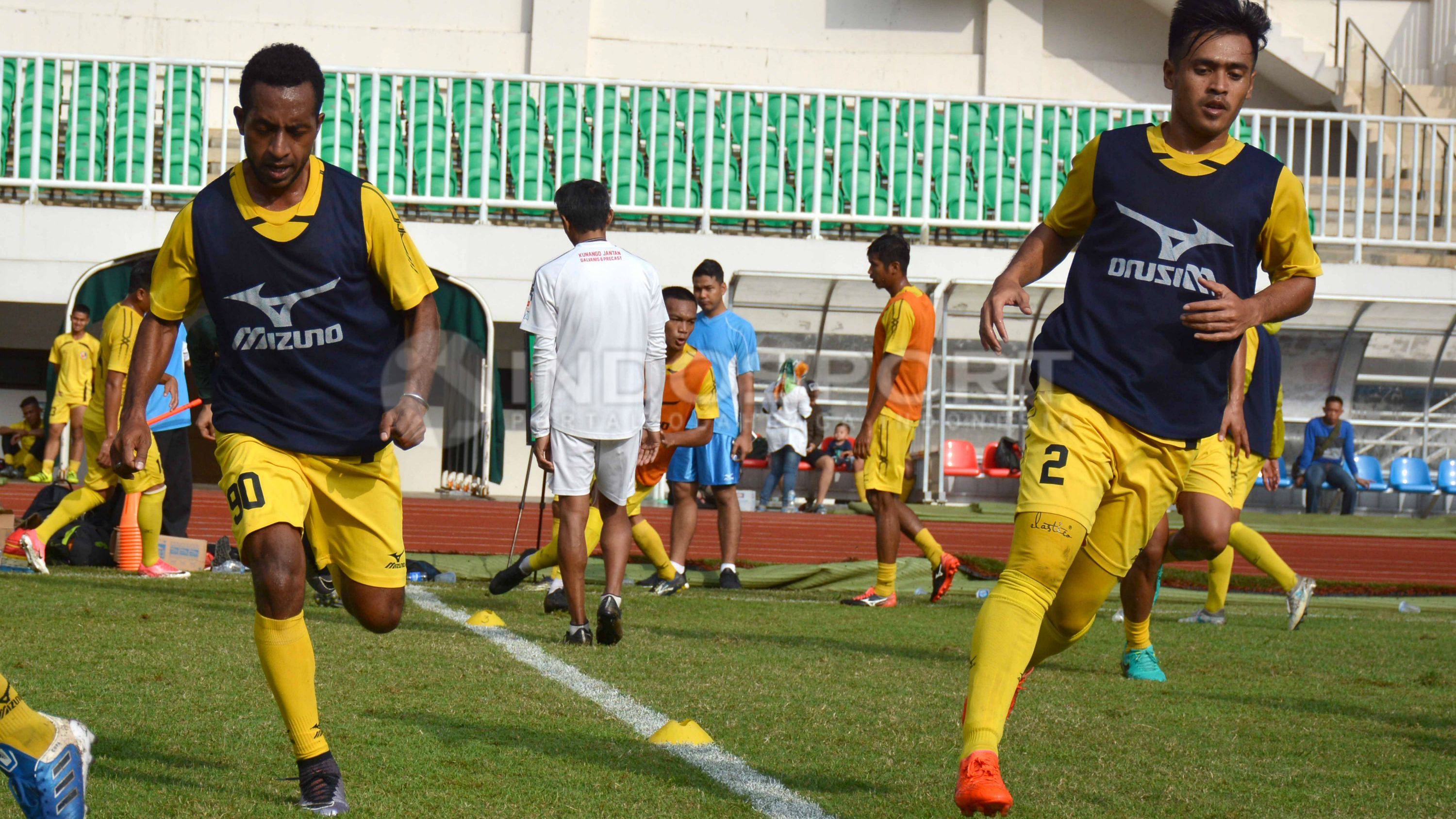 Sesi Latihan Semen Padang. Copyright: © Taufik Hidayat/INDOSPORT