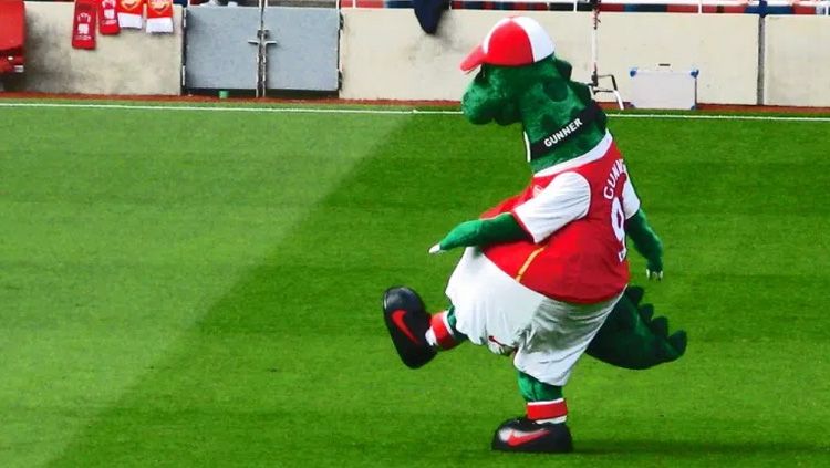 Maskot Gunnersaurus Rex, Arsenal. Copyright: © footyjokes.net