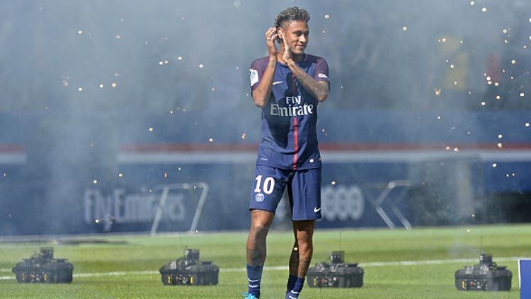 Kemeriahan Neymar disambut dengan meriah di Stadion Parc des Princes. Copyright: © Getty Images