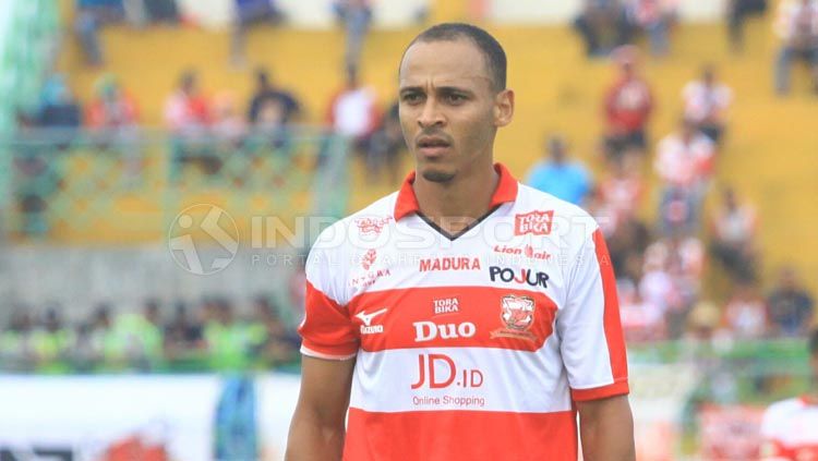 Marquee player Madura United, Peter Odemwingie. Copyright: © Ian Setiawan/INDOSPORT