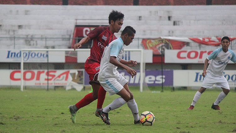 Situasi pertandingan Persekaba Badung melawan Perseden Denpasar. Copyright: © Ruddi Merta/INDOSPORT