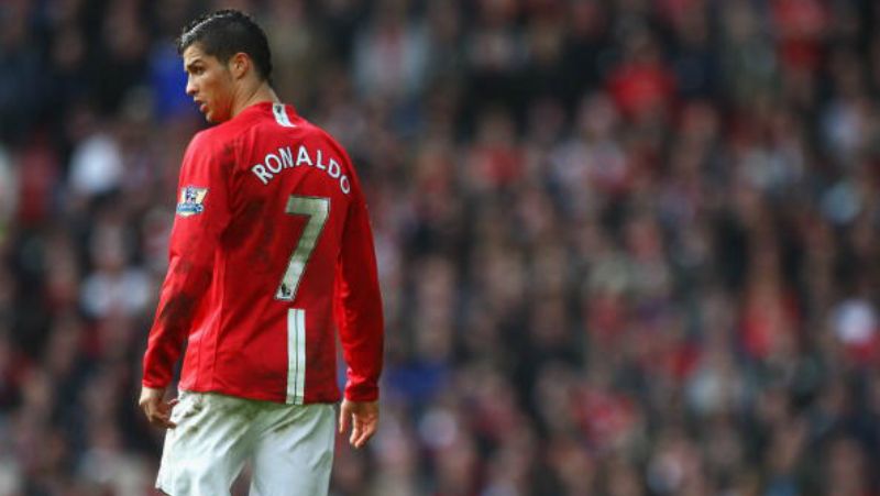 Cristiano Ronaldo ketika masih membela Manchester United di Liga Inggris.  Copyright: © Getty Images