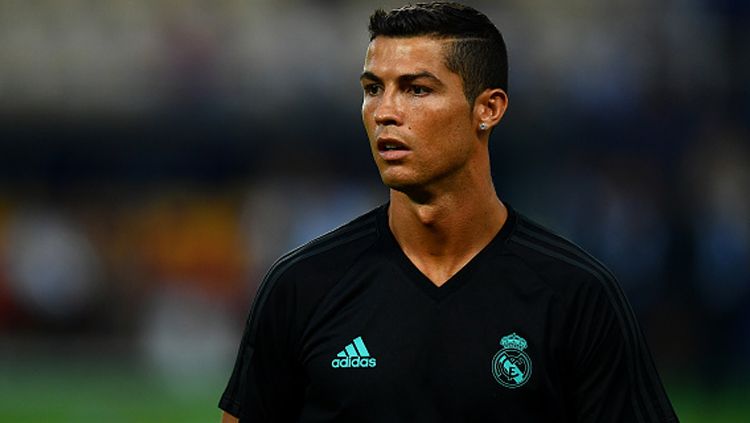 Pemain megabintang Real Madrid, Cristiano Ronaldo, tidak akan bermain sejak menit pertama saat melawan Man United. Copyright: © Getty Images