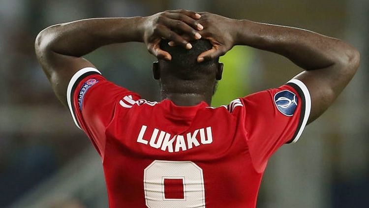 Kekecewaan Romelu Lukaku yang gagal meraih gelar Piala Super Eropa. Copyright: © Getty Images
