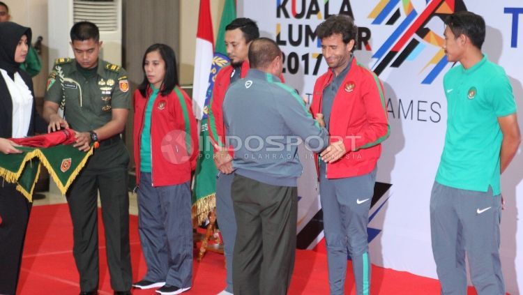 Ketua Umum PSSI dan Luis Milla. Copyright: © Herry Ibrahim/Indosport.com