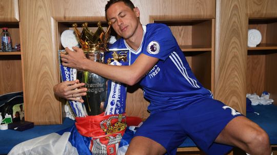 Nemanja Matic turut berperan dalam memberikan gelar Liga Primer Inggris 2016/17 untuk Chelsea. Copyright: © Getty Images