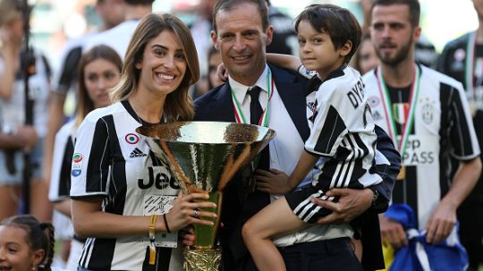Massimiliano Allegri memberikan gelar juara Serie A Italia 2016/17 untuk Juventus. Copyright: © Getty Images