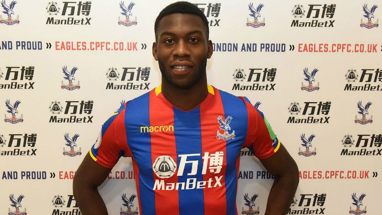 Timothy Fosu-Mensah resmi dipinjamkan ke Crystal Palace. Copyright: © Crystal Palace