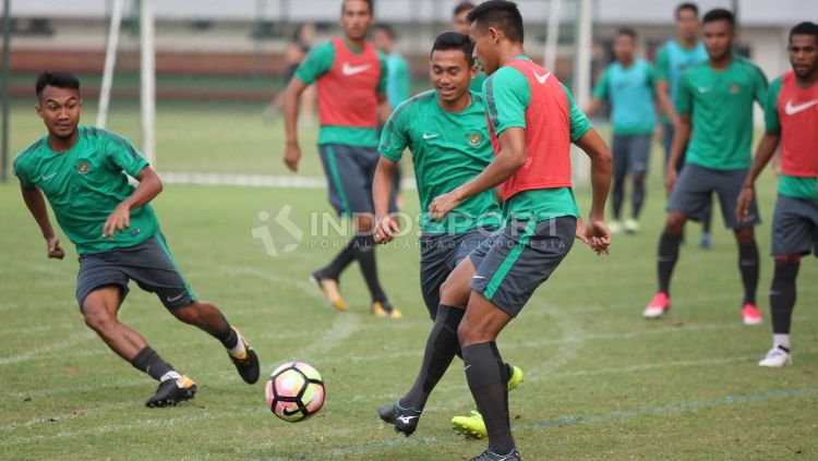 Latihan terakhir Timnas U-22. Copyright: © Herry Ibrahim/Soicaumienbac.cc