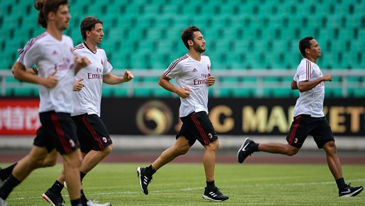 AC Milan saat sedang latihan menjelang pertandingan. Copyright: © Getty Images