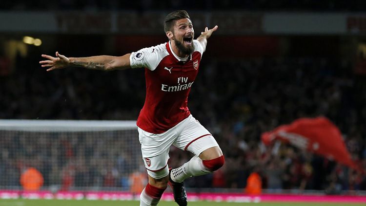 Selebsari Olivier Giroud pasca mencetak gol penentu kemenangan Arsenal atas Leicester City. Copyright: © Twiter Squawka News