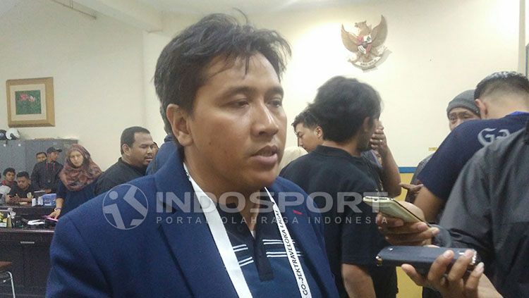 Media Officer Arema FC, Sudarmaji. Copyright: © Ian Setiawan/INDOSPORT