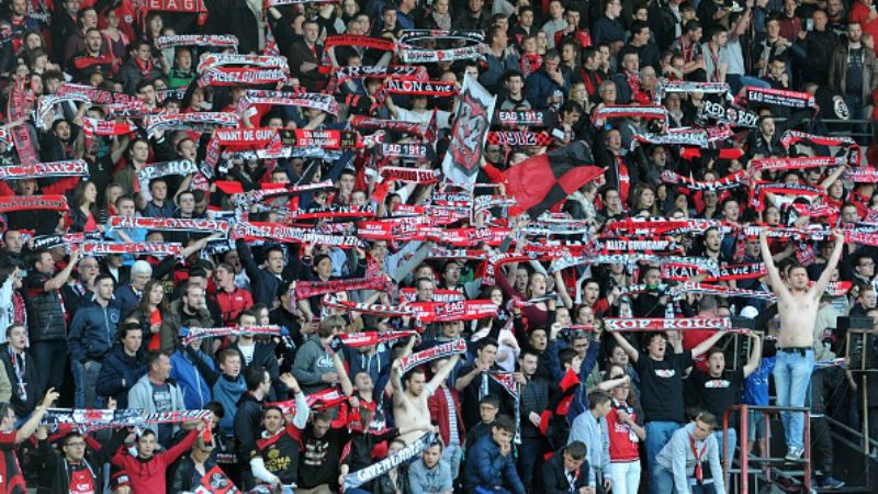 Fans Guingamp yang menyesaki setiap sudut Roudourou Stadium. Copyright: © Getty Images