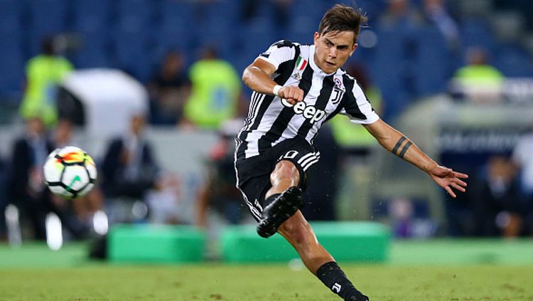 Paulo Dybala saat mengeksekusi bola. Copyright: © Getty Images