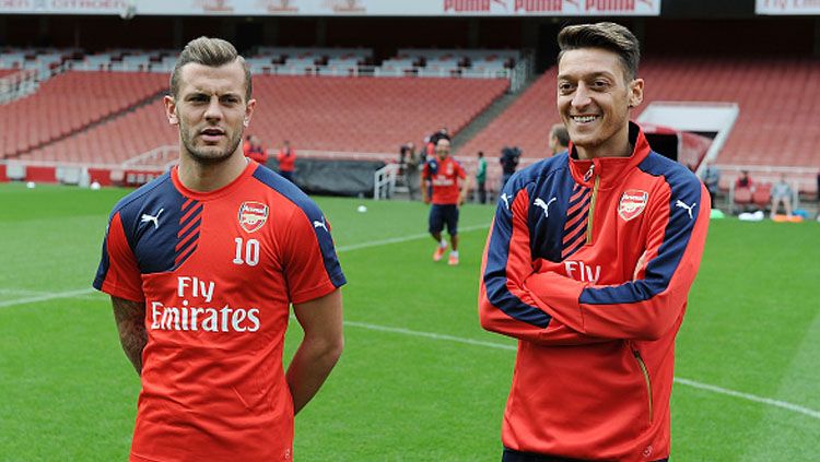 Jack Wilshere (kiri) dan Mesut Ozil, dua pemain bintang Arsenal. Copyright: © Getty Images
