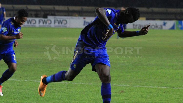 Ezechiel N'Douassel berhasil mencetak gol di babak pertama. Copyright: © Gita Agiet/INDOSPORT