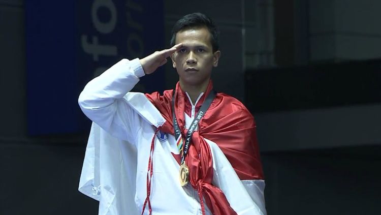 Iwan Bidu Sirait meraih emas di cabor karate. Copyright: © Vidio.com