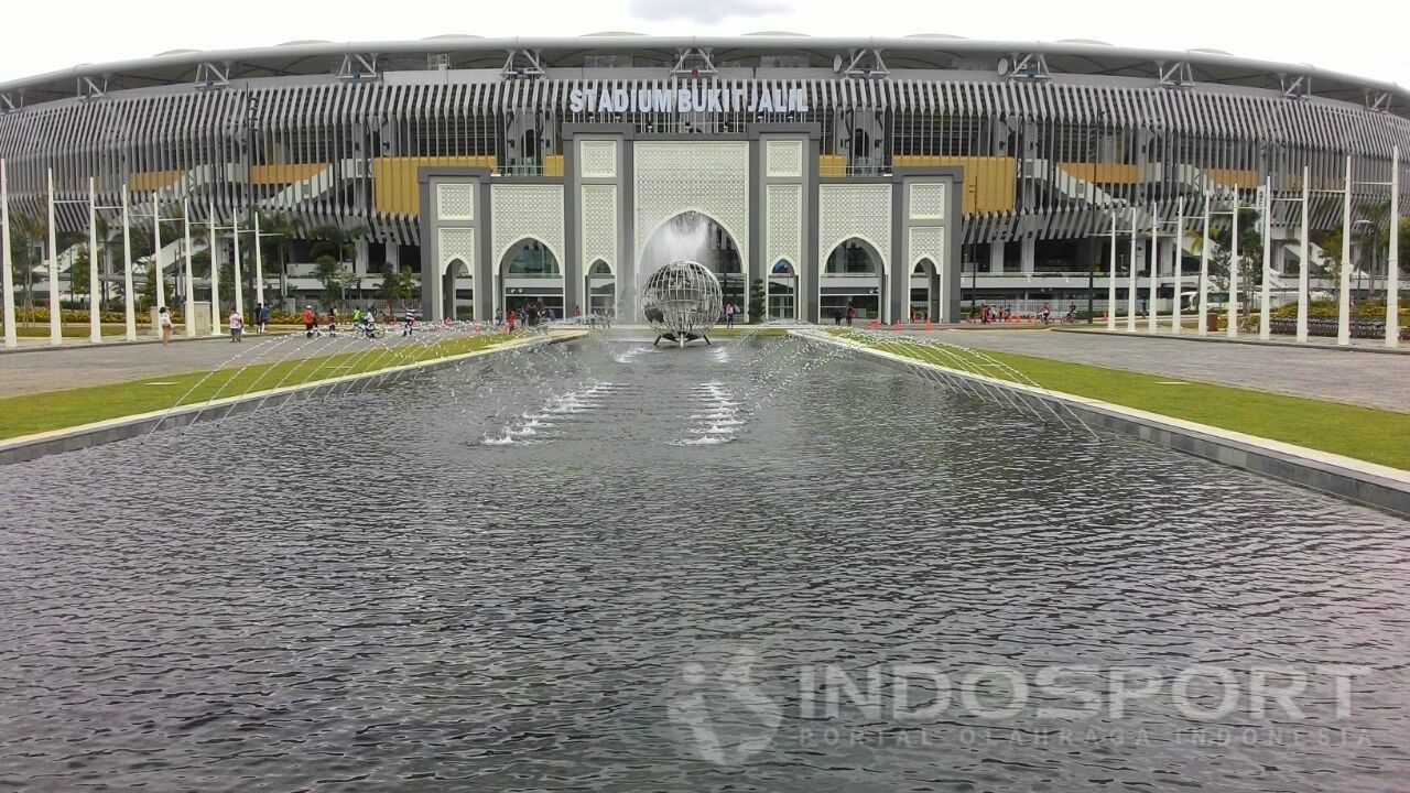 Halaman depan Stadion Bukit Jalil, Malaysia. Copyright: © Arum Kusuma Dewi/INDOSPORT