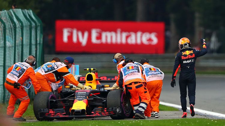 Max Verstappen menyalahkan timnya Red Bull karena gagal finish dalam GP Belgia di Sirkuit Spa. Copyright: © Getty Images