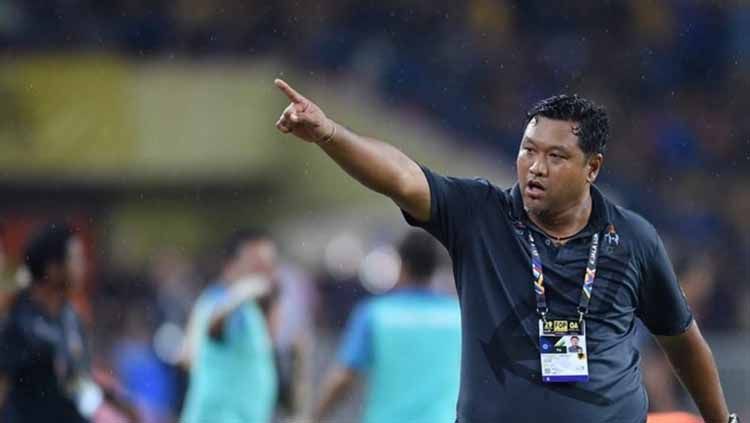 Tergabung ke dalam grup neraka, pelatih Thailand, Worrawoot Srimaka, memprediksi jika timnas Indonesia tak bakal lolos ke semi final Piala AFF 2020. Copyright: © FA Thailand