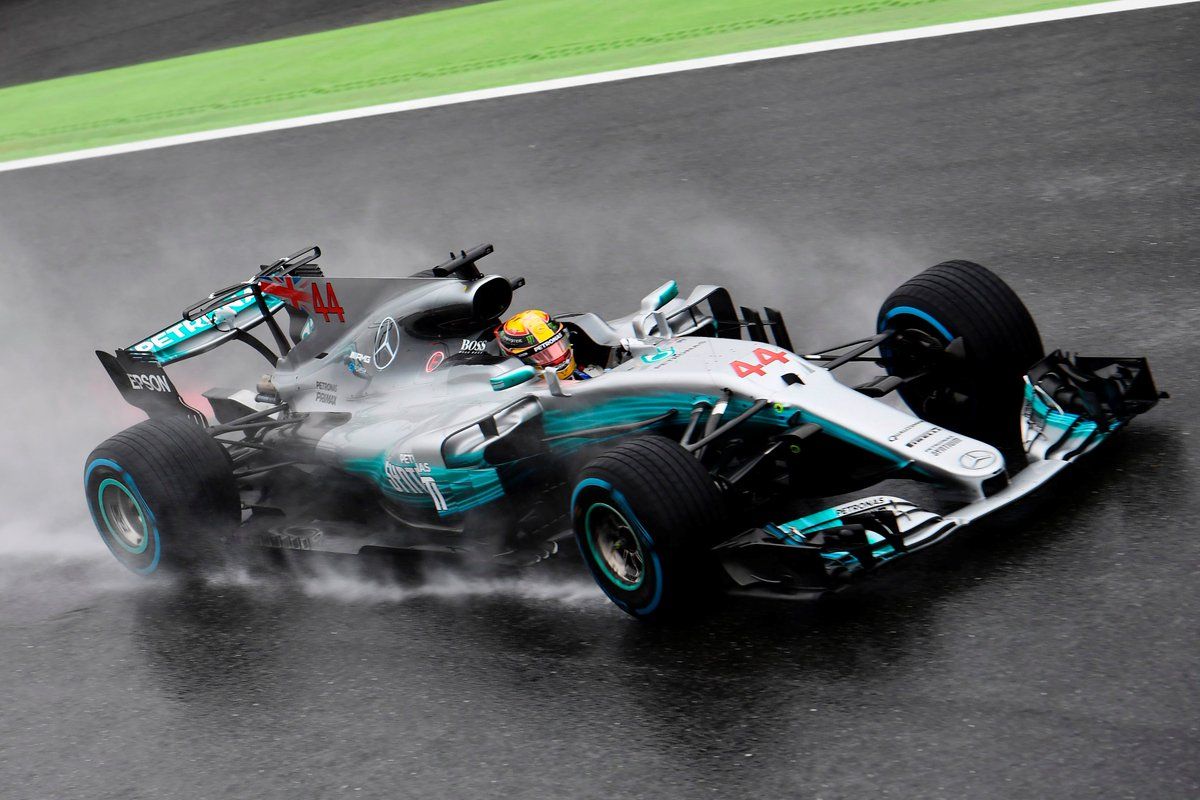 Lewis Hamilton saat balapan Copyright: © @Formula1