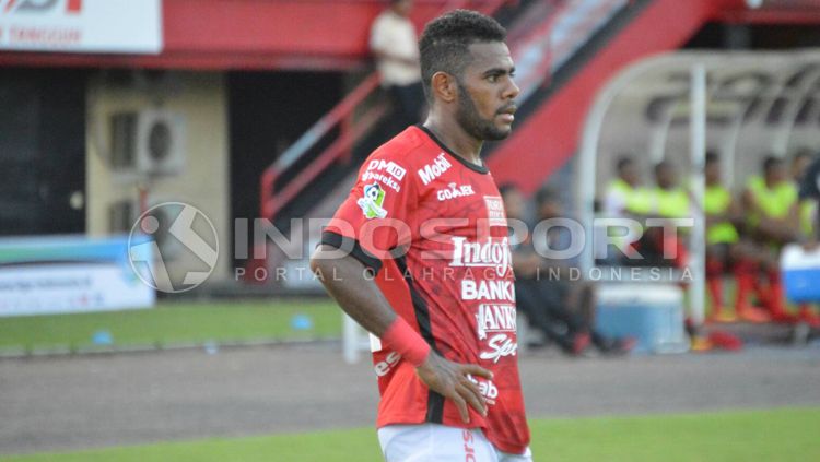 Yabes Roni menjadi satu-satunya pencetak gol dalam laga Bali United vs Bhayangkara FC, Senin (20/05/19). Rudi Merta/INDOSPORT. Copyright: © Rudi Merta/INDOSPORT