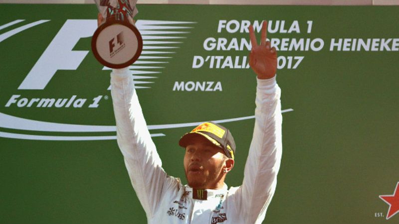 Lewis Hamilton berhasil menjuarai GP Italia. Copyright: © getty images