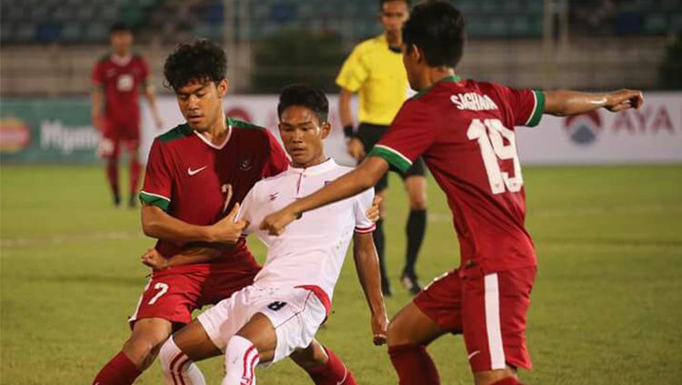 Timnas U-19 saat melawan Myanmar di laga perdana Grup B Piala AFF U-18 2017. Copyright: © PSSI