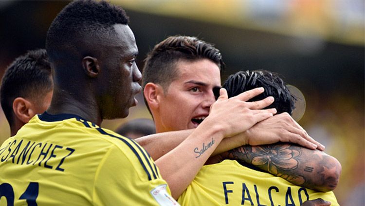 Selebrasi Radamel Falcao bersama pemain Kolombia usai mencetak gol. Copyright: © Getty Image
