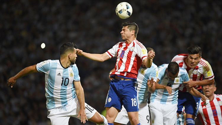 Situasi pertandingan Argentina vs Paraguay. Copyright: © getty images