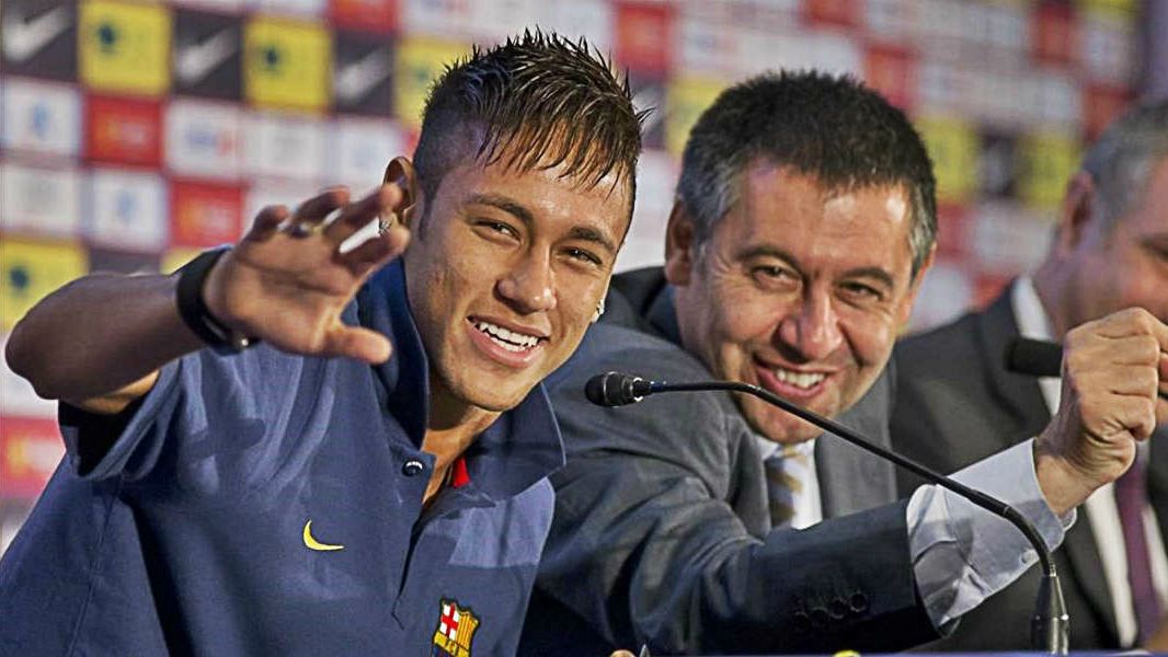 Bartomeu dan Neymar, saat masih di Barcelona. Copyright: &copy; FootTheBall