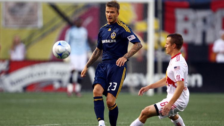 David Beckham dan Seth Stammler ketika bertemu di arena MLS. Copyright: © Zimbio.com