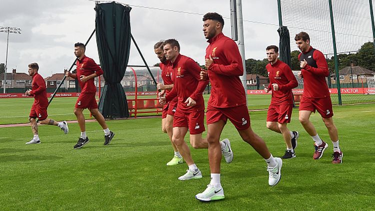 Alex Oxlade-Chamberlain, saat latihan bersama Liverpool. Copyright: © getty images