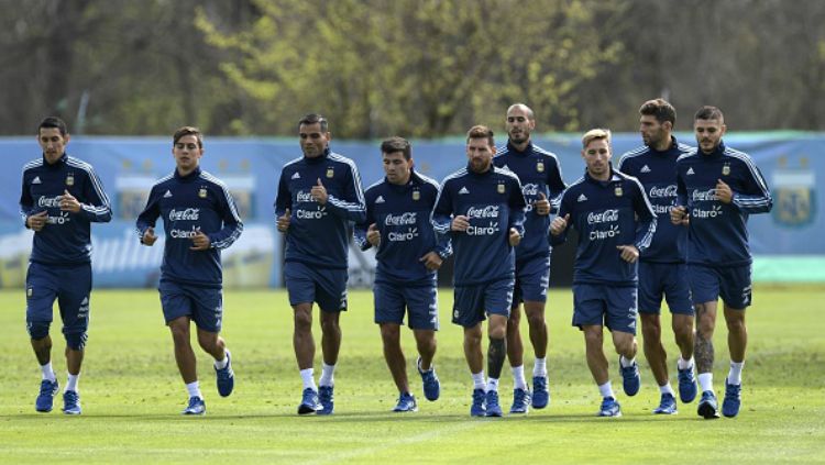 Skuat Timnas Argentina saat sesi latihan. Copyright: © getty images